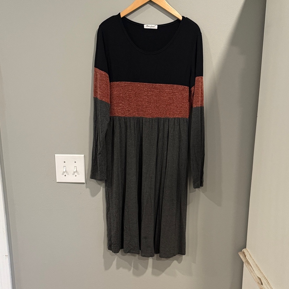 Bearsland Maternity Black, Rust, and Gray Long Sleeve Dress